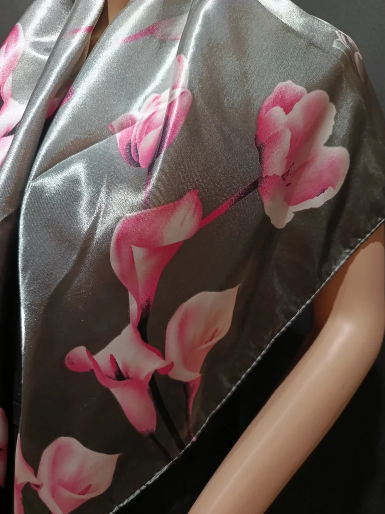 Vierkante sjaal. Grijs en roze – photo 2